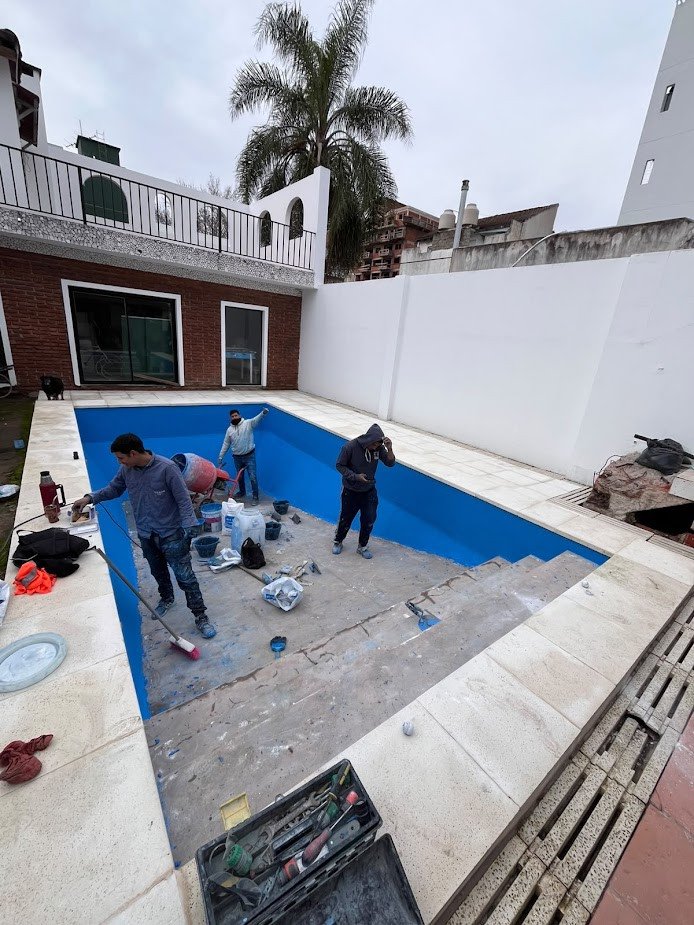Durante: preparación de la base antes de pintar